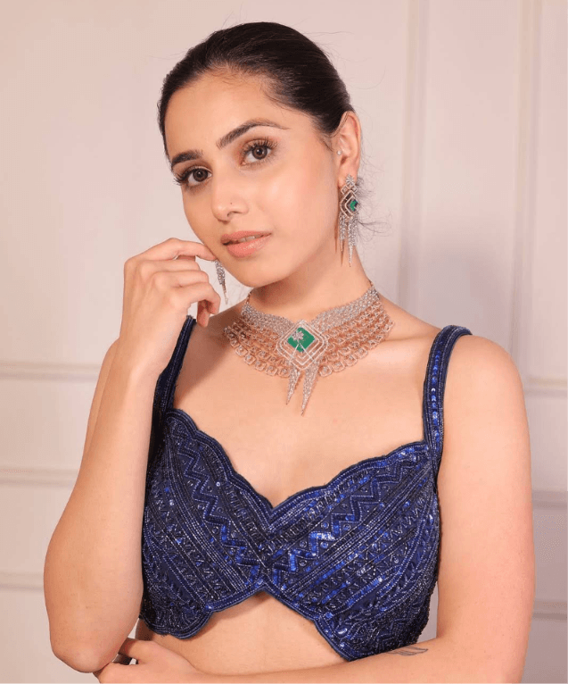 Diamond choker necklace with emerald stone and drop earrings